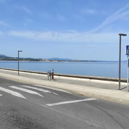 En Ribeira Para 4 Centrico Con Parking Exterior photo